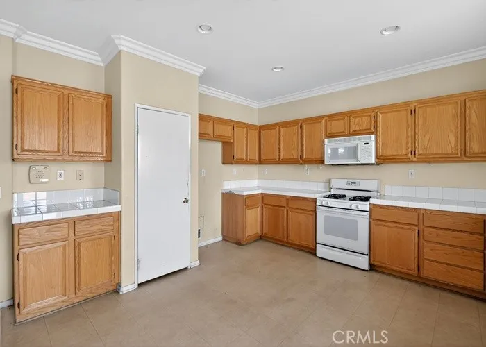 https://cdn.realtyfeed.com/cdn/127/306597082/1b51d649dc3c0980abd008e60b5c3196.webp
