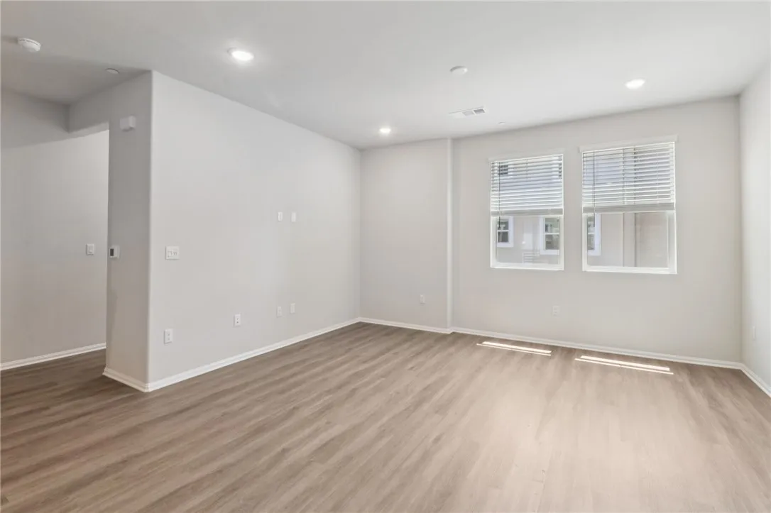 https://cdn.realtyfeed.com/cdn/127/306597234/49cc789099a65137c3f1a9d6e3b11c0d.webp
