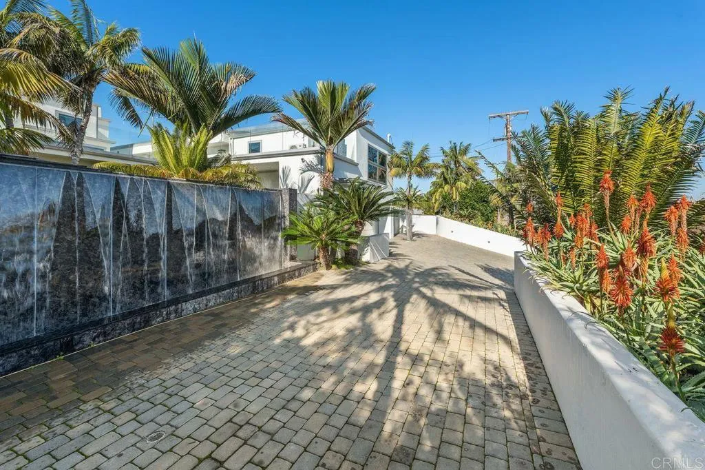 https://cdn.realtyfeed.com/cdn/127/306597291/264d885ff0a2ccd951743d98f683d487.webp