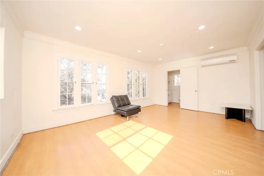 Los Angeles, CA 90005