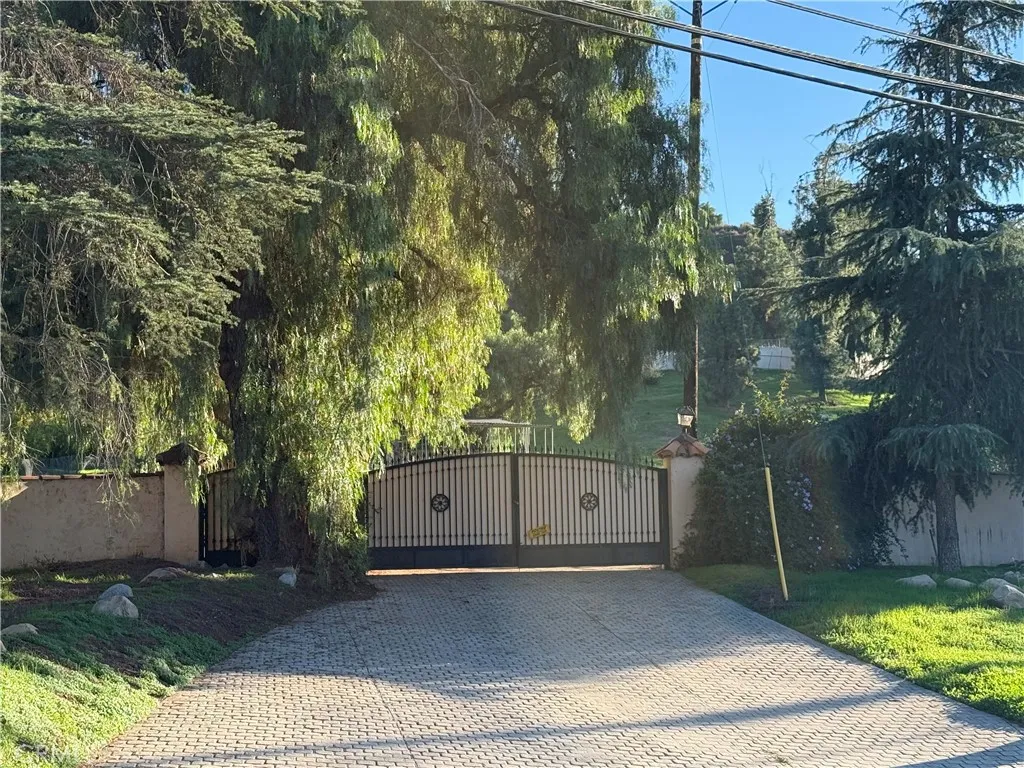 Shadow Hills, CA 91040