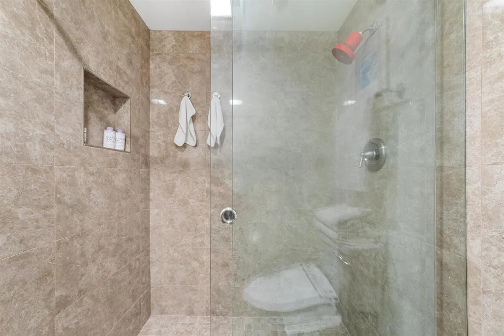 Photo #34: NDP2511202 Listing: Photo #34