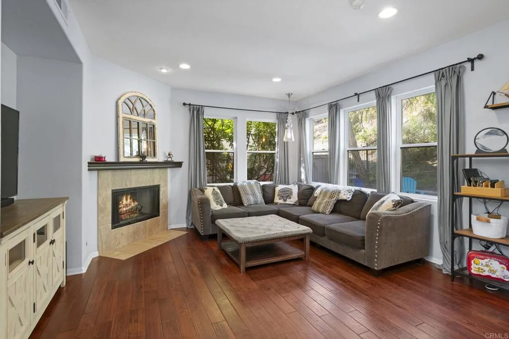 https://cdn.realtyfeed.com/cdn/127/306597719/2b284b51b98f582d9797ba33951fd2ae.webp