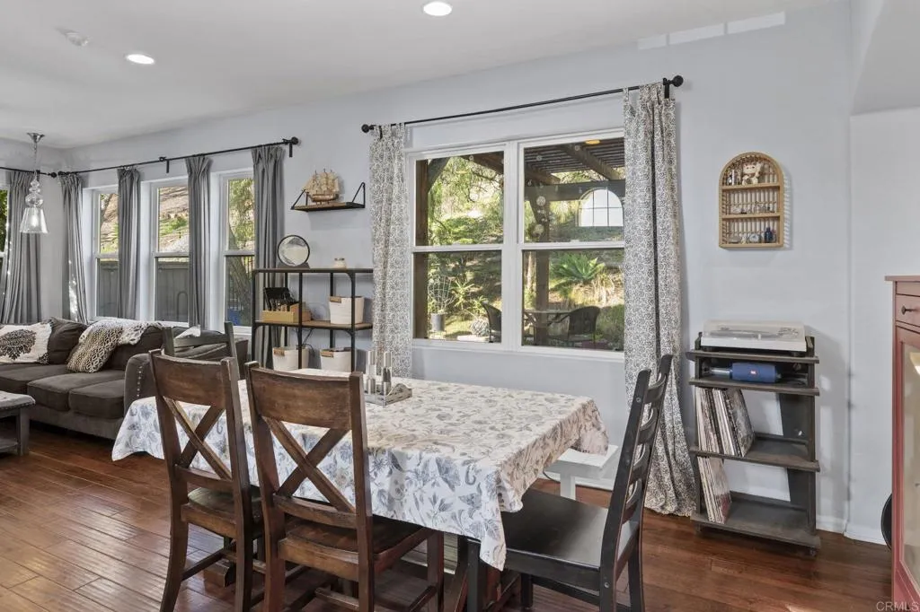https://cdn.realtyfeed.com/cdn/127/306597719/64a5d73eaead1a5420a0951c4432322c.webp