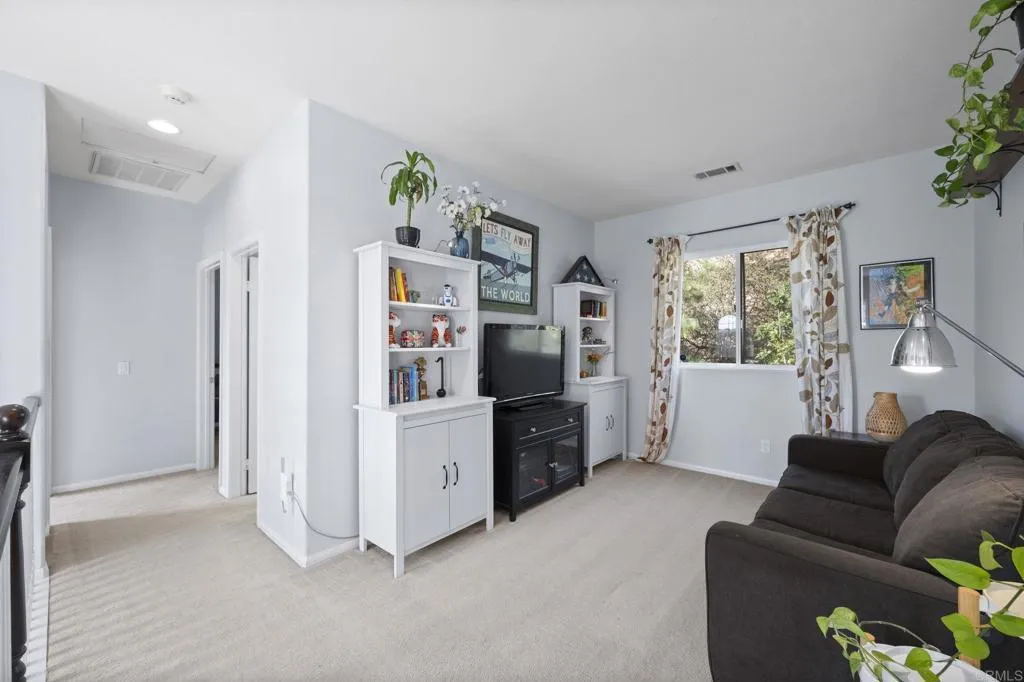 https://cdn.realtyfeed.com/cdn/127/306597719/d35034a1c514c61377f733a71b011b0e.webp