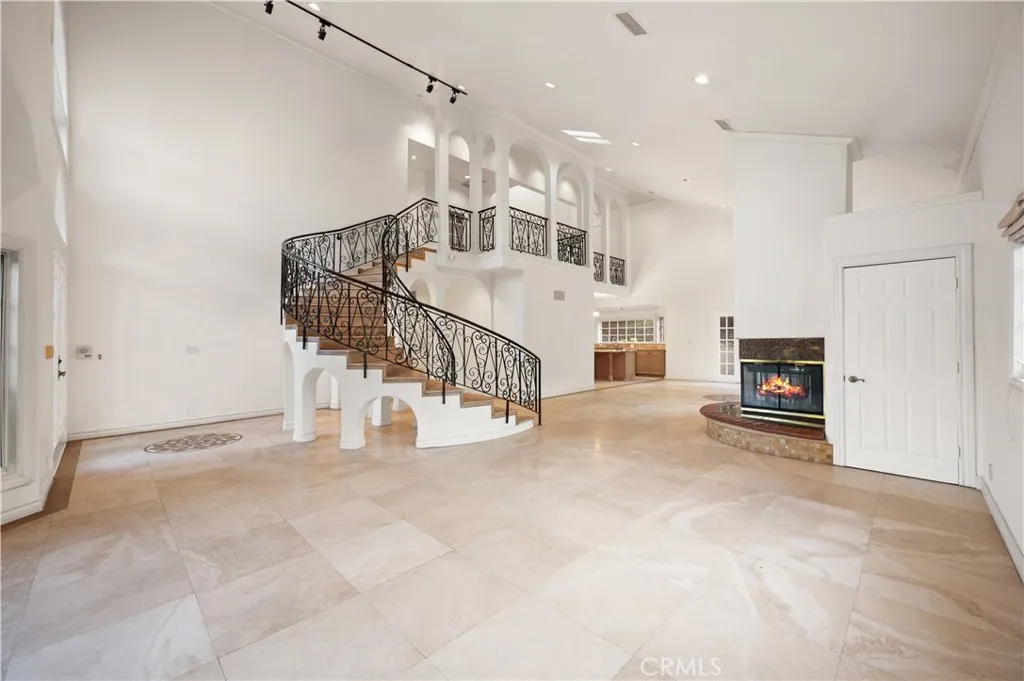 Agoura Hills, CA 91301