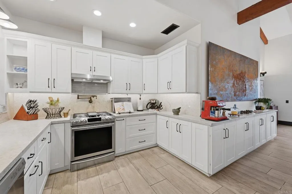 https://cdn.realtyfeed.com/cdn/127/306597868/e5e906edcb41d18e08f525e374871889.webp