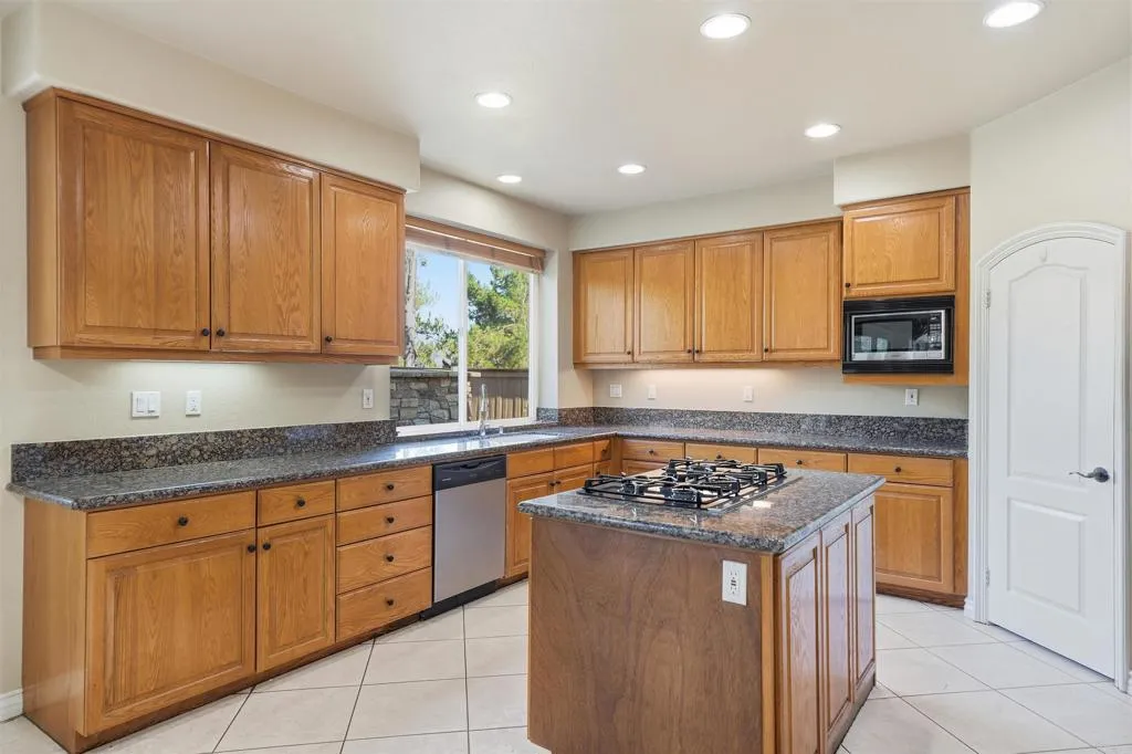 https://cdn.realtyfeed.com/cdn/127/306598048/a8aa9af2842646f9df5104b017d92ac1.webp