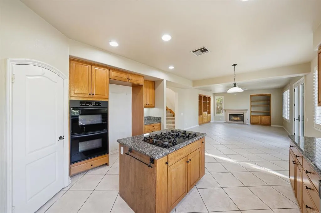 https://cdn.realtyfeed.com/cdn/127/306598048/ed3419393439653698107b6610ea9d86.webp