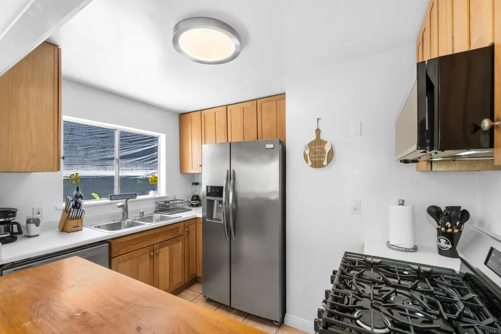 https://cdn.realtyfeed.com/cdn/127/306598067/b0de8433d1b8f2a762cee09430ccad65.webp