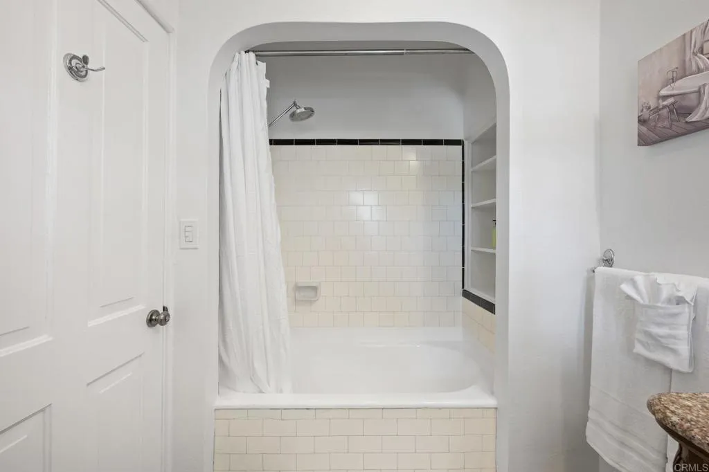 https://cdn.realtyfeed.com/cdn/127/306598067/d65124f5c51319940cf55304f19942c0.webp