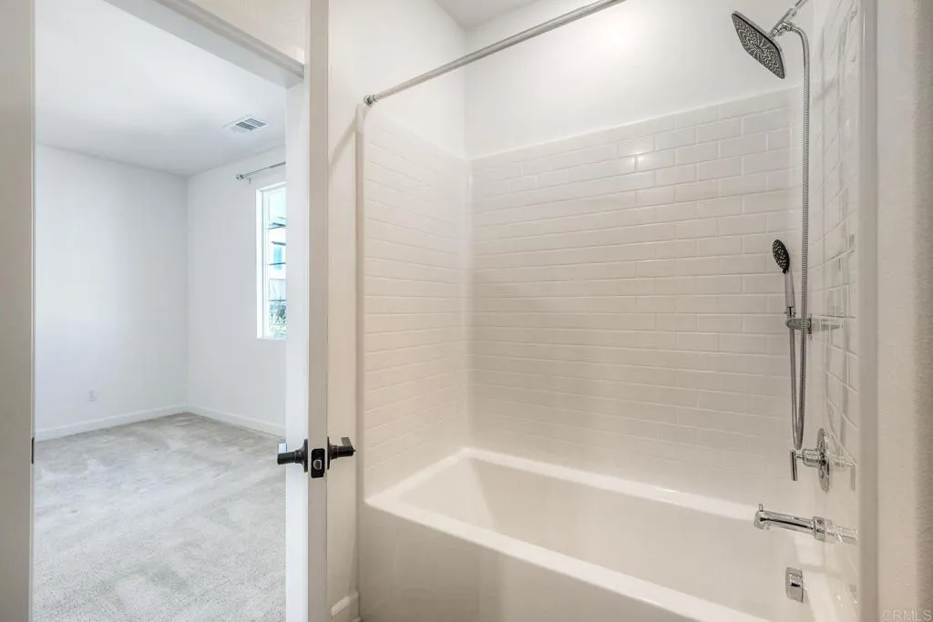 Photo #29: NDP2511220 Listing: Photo #29