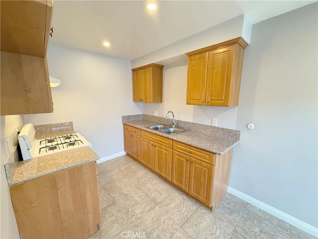 2306 Mira Vista Avenue Unit 16, Montrose, CA 91020 - Photo 5 of 14, Montrose, CA