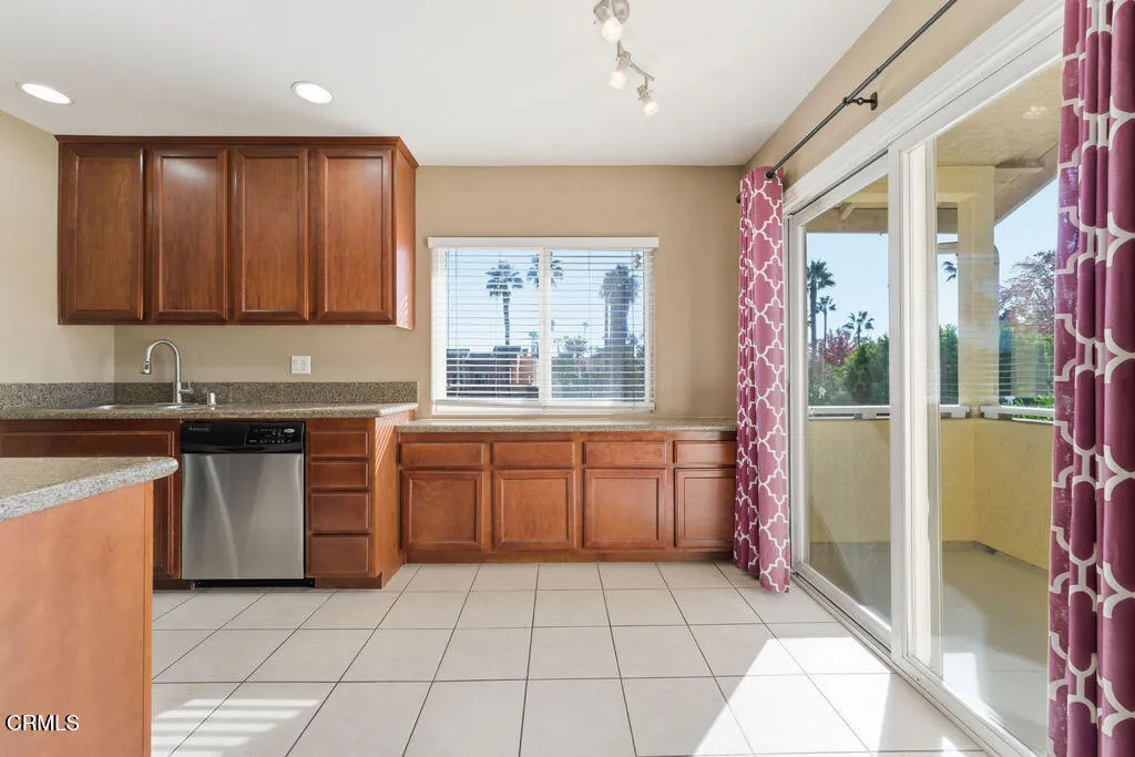 Photo #10: P1-25101 Listing: Photo #10