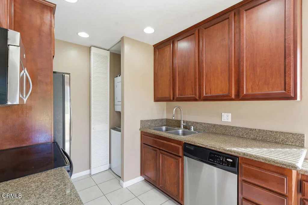 Photo #12: P1-25101 Listing: Photo #12