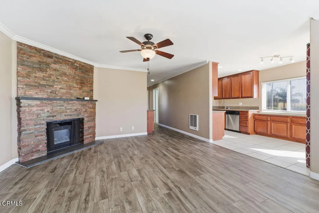 Photo #8: P1-25101 Listing: Photo #8