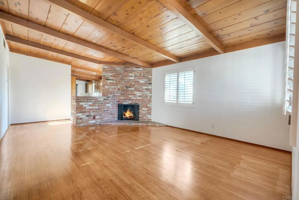 https://cdn.realtyfeed.com/cdn/127/306598254/64aa1a39f55ecfe2413cd91592114eb9.webp