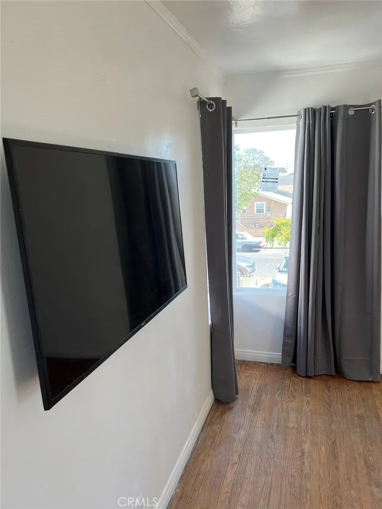 Los Angeles, CA 90037