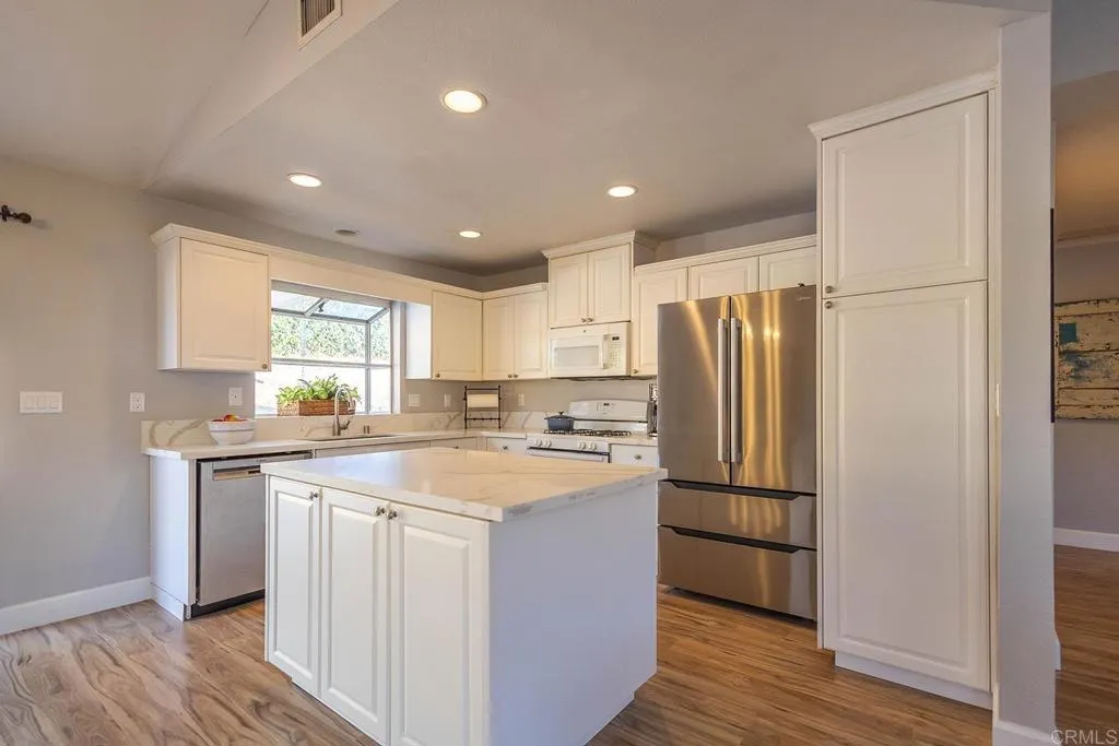 https://cdn.realtyfeed.com/cdn/127/306598529/db023e5c4936739c808ad537b869b1b7.webp