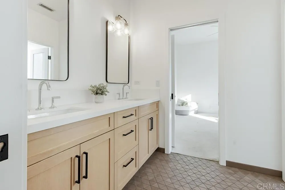https://cdn.realtyfeed.com/cdn/127/306598571/245eb53ccc0bcde451500ab25a702066.webp