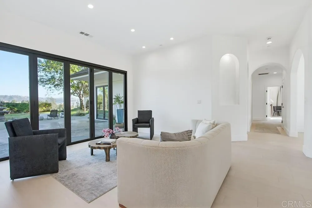 https://cdn.realtyfeed.com/cdn/127/306598571/d14850953063eacf31675ada5b165b01.webp