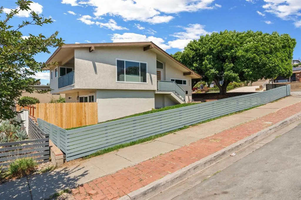https://cdn.realtyfeed.com/cdn/127/306598589/3e0ba2515fd8596d875d208807ffac27.webp