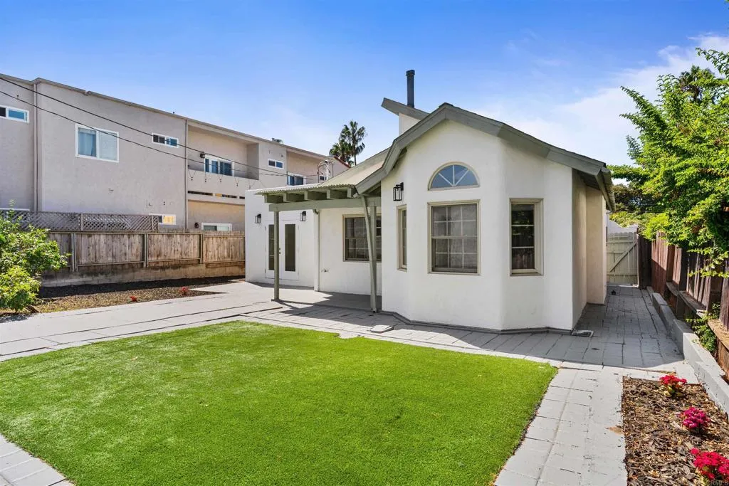 https://cdn.realtyfeed.com/cdn/127/306598599/ed0a7dbf2424faf3b2c3e9f8e8460795.webp