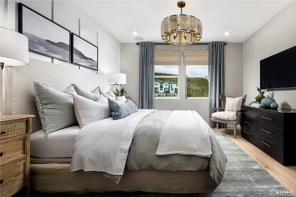 Photo #5: OC25270300 Listing: Photo #5