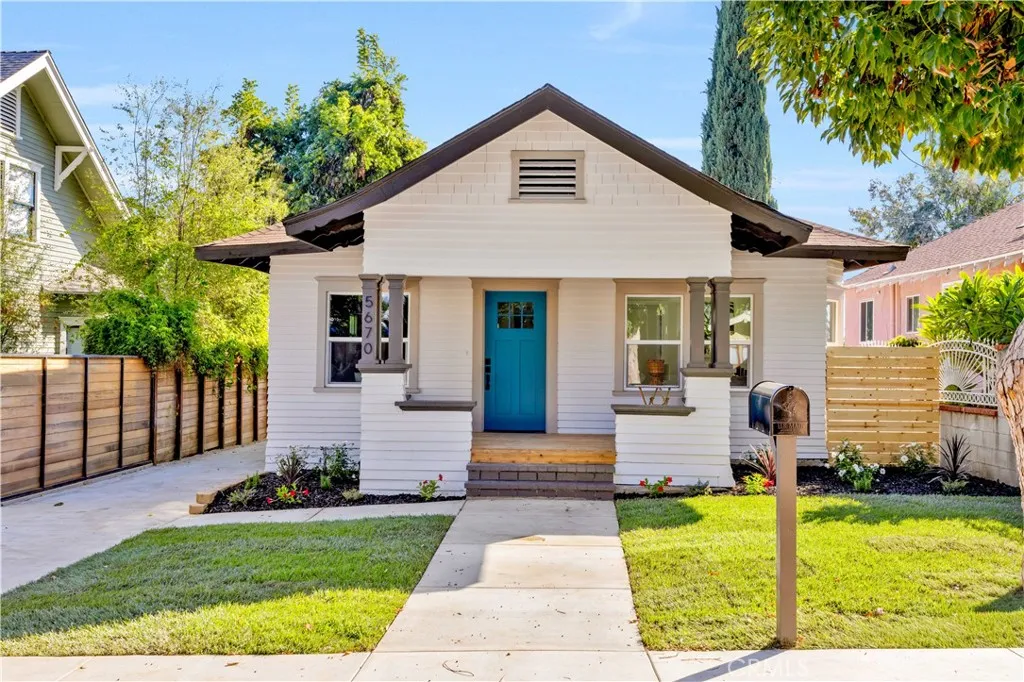 Los Angeles, CA 90042