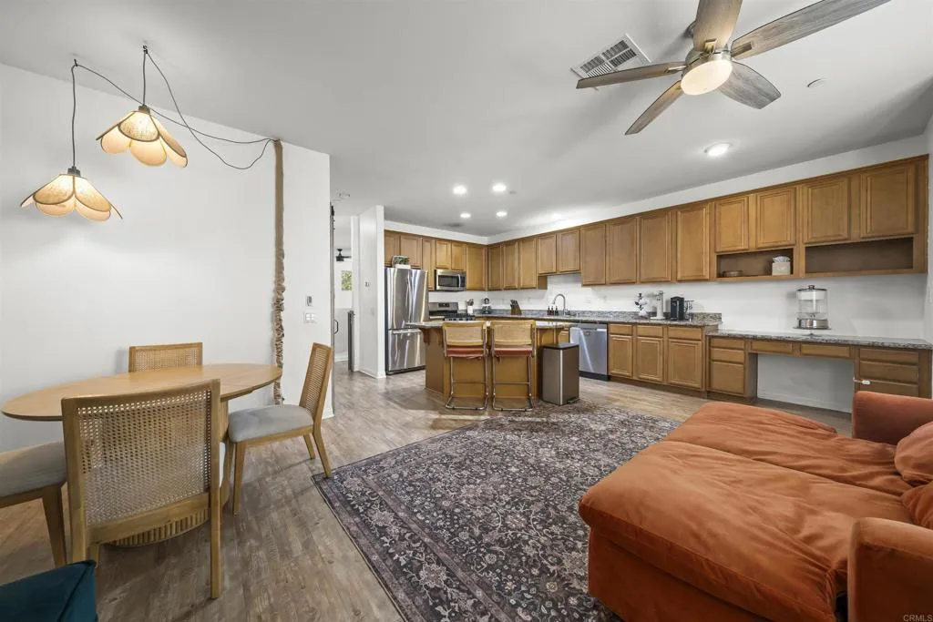 https://cdn.realtyfeed.com/cdn/127/306598788/1cc7fa588a52c156a3515031e1211ccb.webp