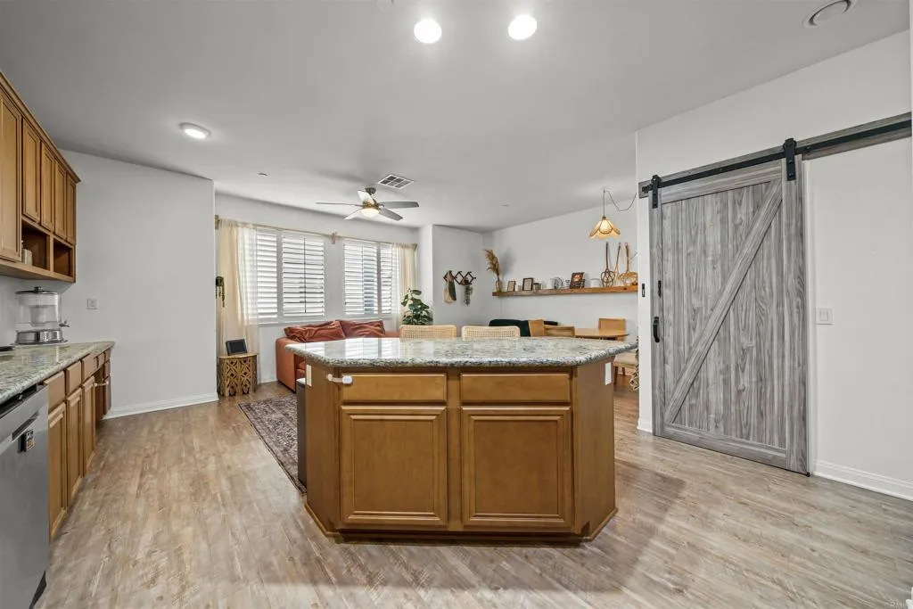 https://cdn.realtyfeed.com/cdn/127/306598788/b71f6fd1654548c91c18bd051bff0953.webp