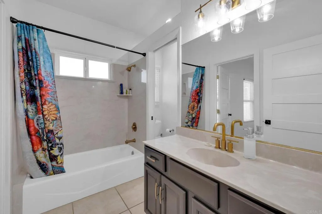 https://cdn.realtyfeed.com/cdn/127/306598792/374f45d65297d06af64159693a6a0721.webp