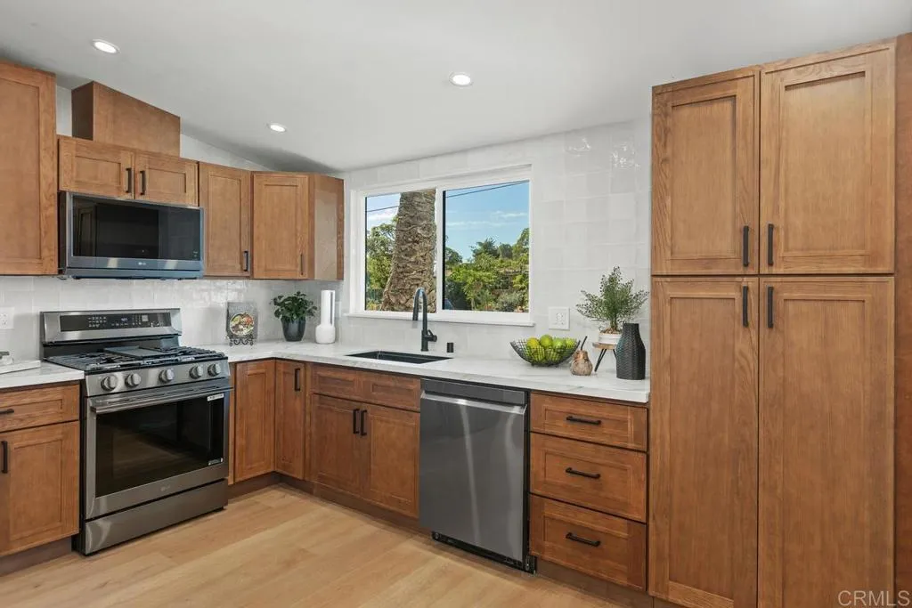 https://cdn.realtyfeed.com/cdn/127/306598813/e4f9891994c5db33132858805d189bc5.webp