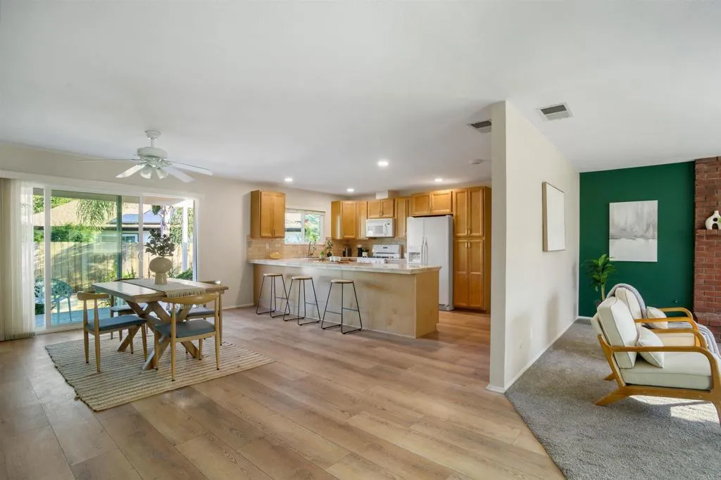 https://cdn.realtyfeed.com/cdn/127/306598815/475329ea5817727c8c0360f8349576a3.webp