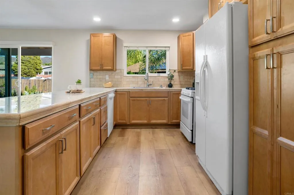 https://cdn.realtyfeed.com/cdn/127/306598815/8a61480a41c1c6f67bd00d9ee562717d.webp