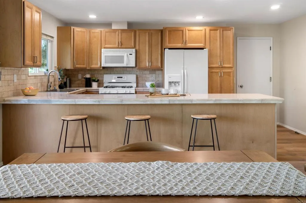 https://cdn.realtyfeed.com/cdn/127/306598815/8c24ba833329bb66995a490f2c9d7fab.webp