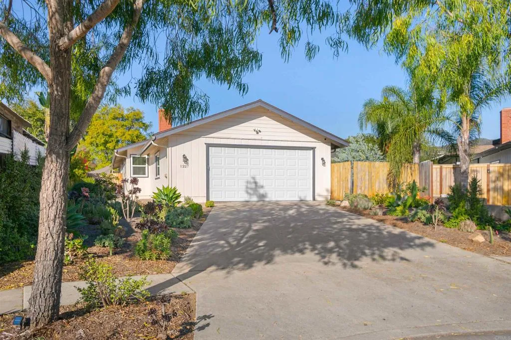 https://cdn.realtyfeed.com/cdn/127/306598815/a642e44e862834ea3f8805c9f46337e4.webp