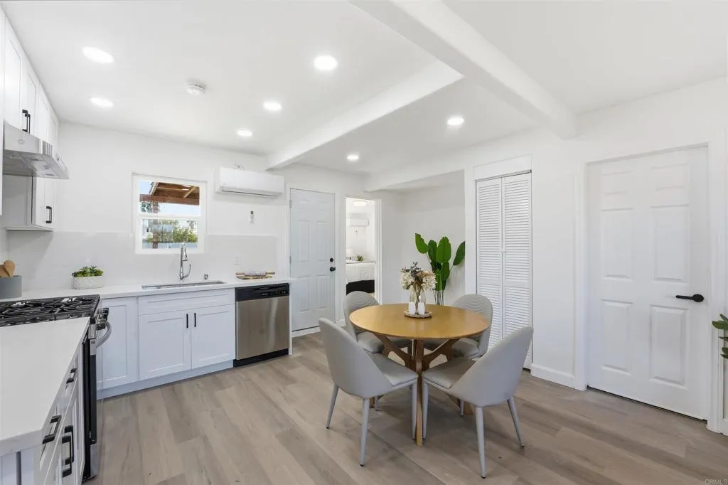 https://cdn.realtyfeed.com/cdn/127/306598878/719340d2356ede2416307b11377e3a98.webp