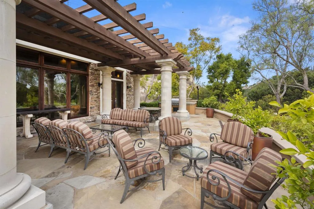 https://cdn.realtyfeed.com/cdn/127/306598947/53f5035a5dffd02826a8a111975c9e75.webp
