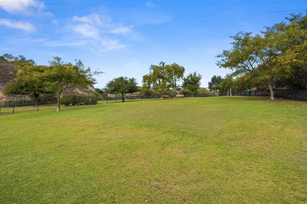 https://cdn.realtyfeed.com/cdn/127/306598947/edaddb5a69d398be960a9626fe2afe38.webp