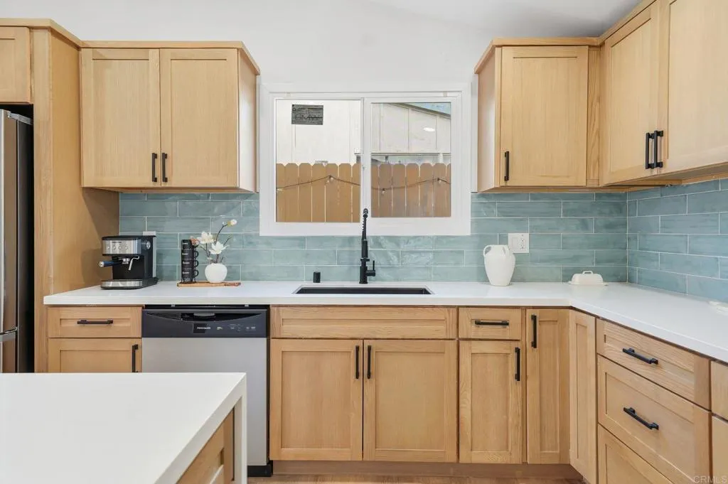https://cdn.realtyfeed.com/cdn/127/306599068/1c9e63bca1aa43cdd48f5a7a170299db.webp