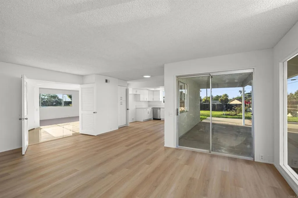 https://cdn.realtyfeed.com/cdn/127/306599070/03c19709900456737a2156615c1d6a91.webp