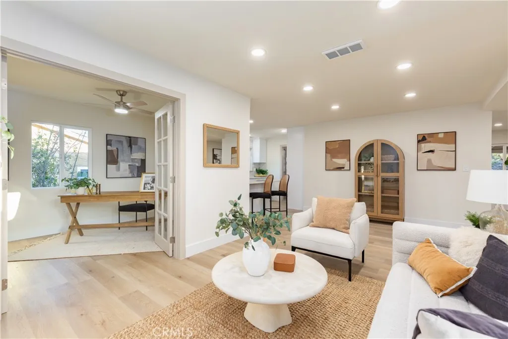 listing main picture