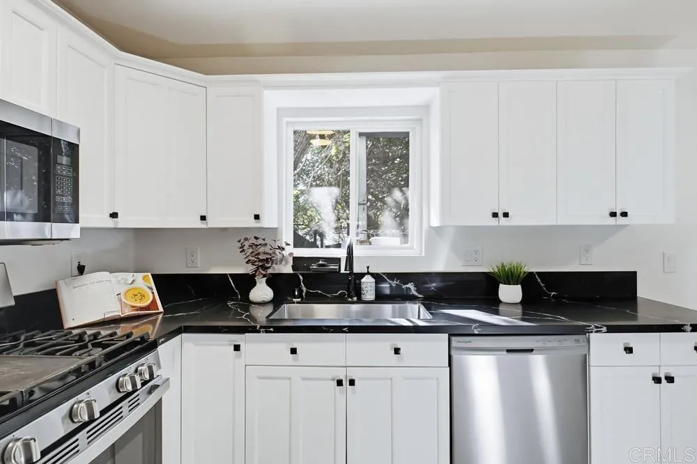 https://cdn.realtyfeed.com/cdn/127/306599302/b252c0a4bd664beb5a45190319fc9002.webp