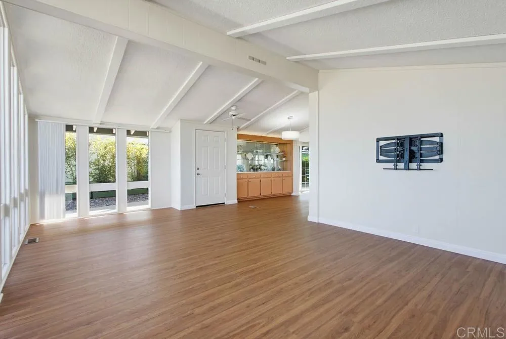 https://cdn.realtyfeed.com/cdn/127/306599308/9e480c035911f754d7111b1919379102.webp