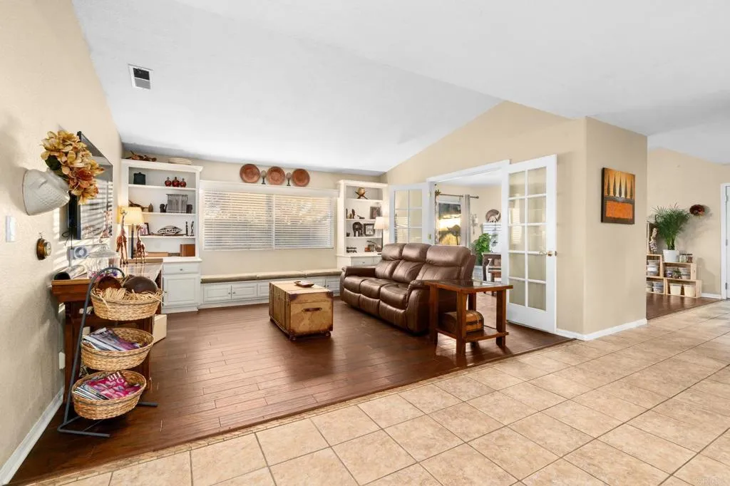 https://cdn.realtyfeed.com/cdn/127/306599435/b1804e0adda231feb3ab3418532e16df.webp