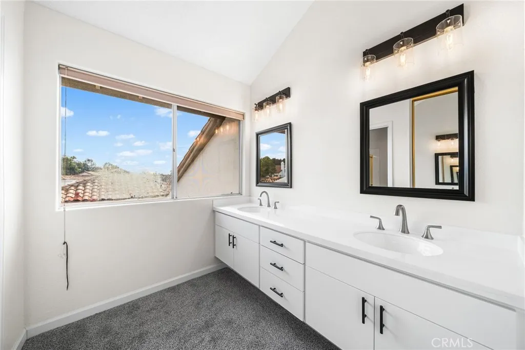 https://cdn.realtyfeed.com/cdn/127/306599526/12437b2721fe1ab07a52e618c432f96e.webp