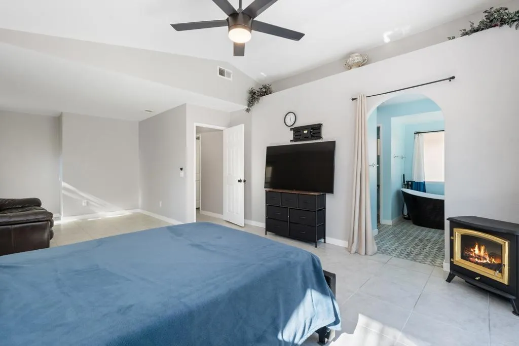 https://cdn.realtyfeed.com/cdn/127/306599572/2c430f1ad46698a969aeb096fe3e0b85.webp