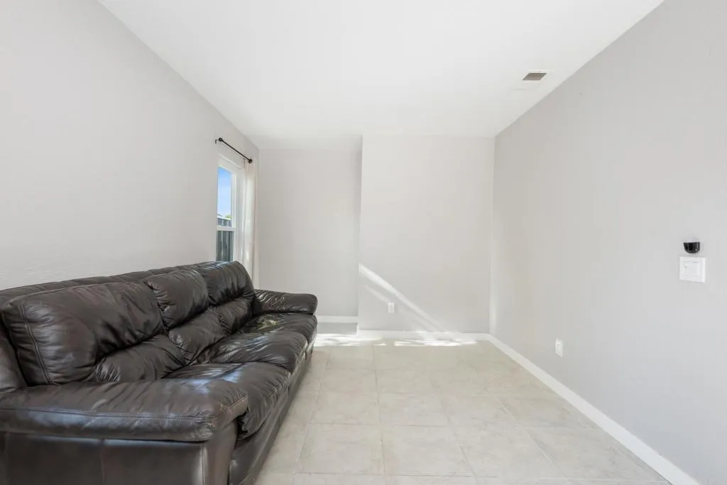 https://cdn.realtyfeed.com/cdn/127/306599572/e1891f136673017384d7993bd90fce21.webp