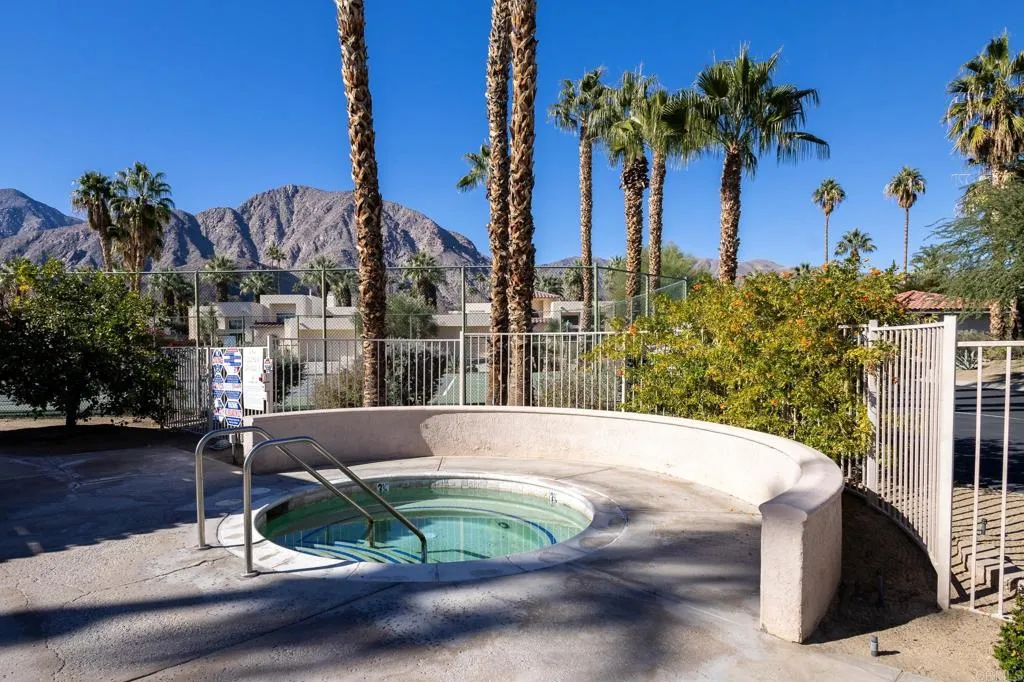 https://cdn.realtyfeed.com/cdn/127/306599698/7f5dc8ab6aa335db9338f6f4251fe953.webp